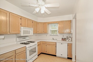 008_17_South_Pointe_Circle_332236_623016