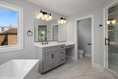 588 W Gladys Ave, Elmhurst, IL 60126 - photo 2