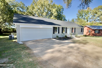 1549 Eastview Dr, Humboldt, TN 38343 - photo 2