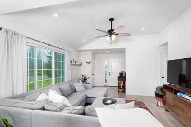 Sunny Window & Vault in Living Rm
