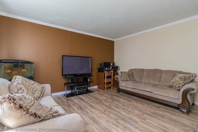 60 Sparrow Rd, Carpentersville, IL 60110 - photo 5