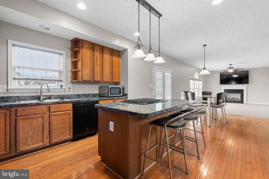 10280 Warfield St, White Plains, MD 20695 - photo 4