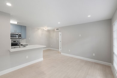 2101 Fountain View Dr unit 46, Houston, TX 77057 - photo 3