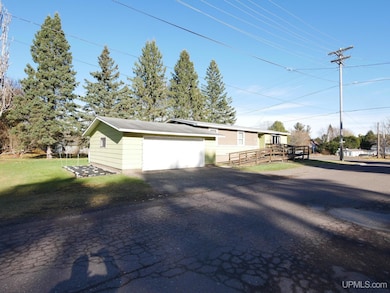 19990 Henry St, Houghton, MI 49931 - photo 3