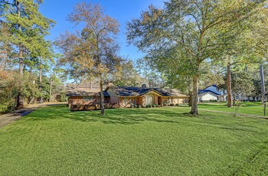 11926 Surrey Ln, Houston, TX 77024 - photo 2