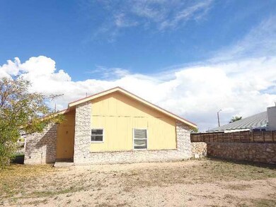 312 Barrel Cactus Dr, Horizon City, TX 79928 - photo 2