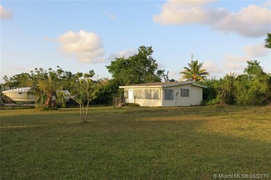 1/1 Guest house at rear of property