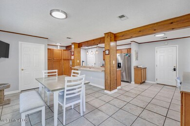 Eat in kitchen