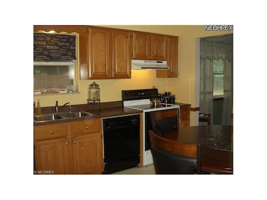 *Kitchen large enough for a dinette set*