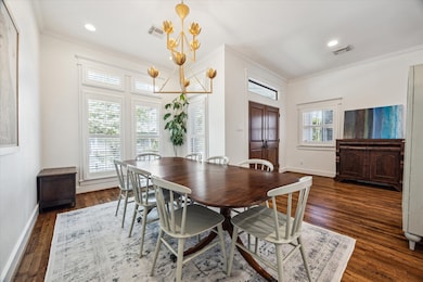Another view of the dining room adjacent to the en