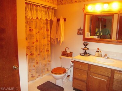 2111 Jo Dean Ct NE, Grand Rapids, MI 49505 - photo 6