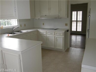 6704 Buxton Ct, Greensboro, NC 27406 - photo 6