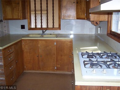 2 Kitchen fm Entry