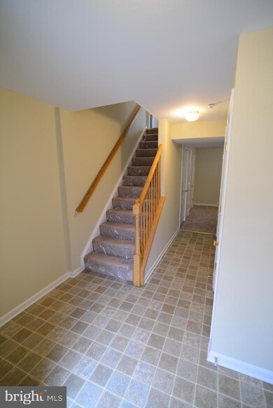 909 Mercer Dr, Hagerstown, MD 21742 - photo 2