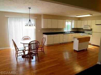 2309 Dean Lake Ave NE, Grand Rapids, MI 49505 - photo 6