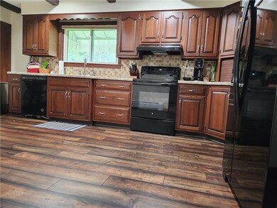 933 Point Phillips Rd, Bath, PA 18014 - photo 3