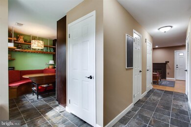 300A Locust St SE unit 1, Vienna, VA 22180 - photo 6