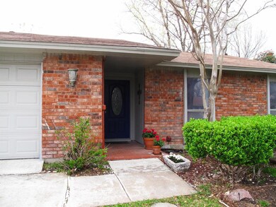 7105 Lancashire Dr, North Richland Hills, TX 76182 - photo 2