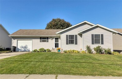 1007 E 8th St S, Newton, IA 50208 - photo 2