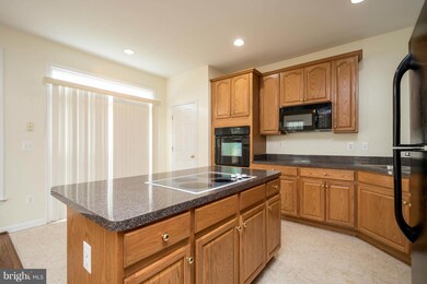 15669 William Bayliss Ct, Woodbridge, VA 22191 - photo 4