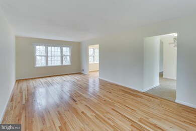 4638 Tara Dr, Fairfax, VA 22032 - photo 3