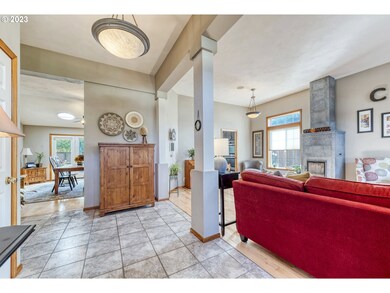Living Room/Entrance