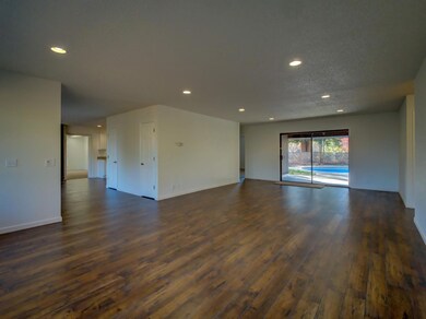 2407 Merlin Rd, Grants Pass, OR 97526 - photo 5