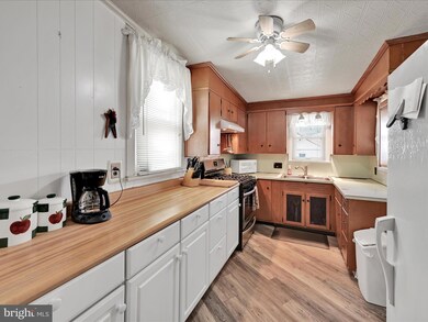 124 S Warren St, Orwigsburg, PA 17961 - photo 5