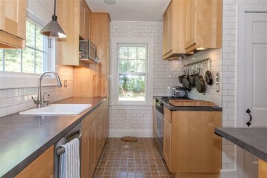 3515 3515 E 4th St--, Duluth, MN 55812 - photo 5