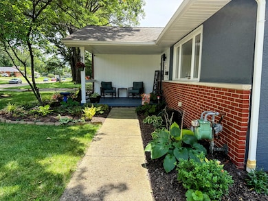 135 Serran Dr, Columbus, OH 43230 - photo 3