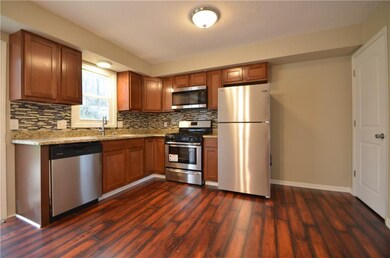 1304 E 35th Ct, Des Moines, IA 50317 - photo 4