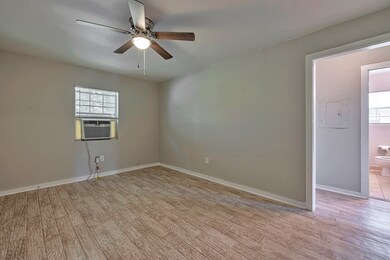 6726 Burkett St unit 3, Houston, TX 77021 - photo 4