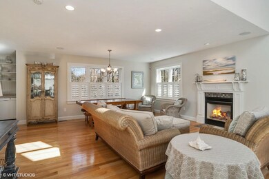 02_32PilgrimRoad_1_LivingRoom_MLSuse_150