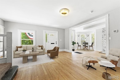 5829 Bartmer Ave, Saint Louis, MO 63112 - photo 4