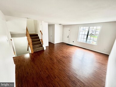 13831 Laura Ratcliff Ct, Centreville, VA 20121 - photo 3