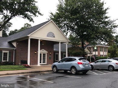 12100 Greenway Ct unit 201, Fairfax, VA 22033 - photo 7