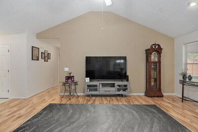 987 Glen Oaks Dr-6