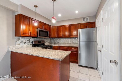 423 Willow Rd E, Staten Island, NY 10314 - photo 3