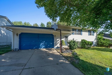 2012 E Tracy Ln, Sioux Falls, SD 57103 - photo 3