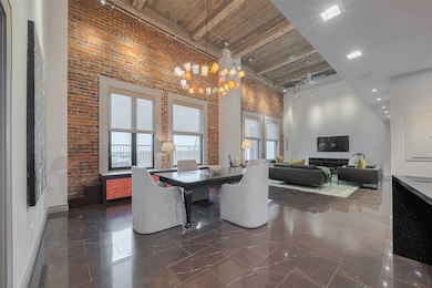 Residents enjoy 24/7 concierge and security, reser