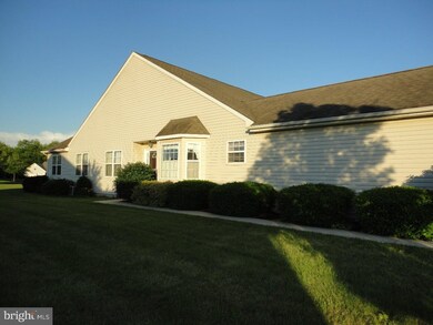 307 Jefferson Ct, Royersford, PA 19468 - photo 2