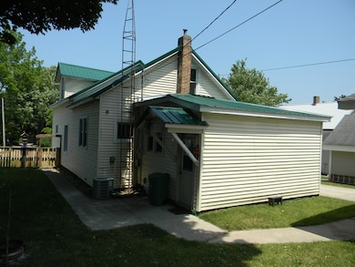 302 1st St, Ludington, MI 49431 - photo 4