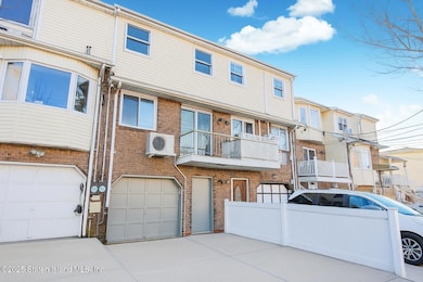 22 Oakville St, Staten Island, NY 10314 - photo 2