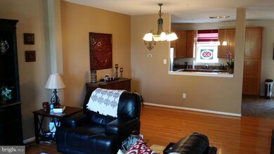 20858 Shamrock Glen Cir, Germantown, MD 20874 - photo 3