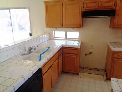 3400 Sundance Ave, Rosamond, CA 93560 - photo 4