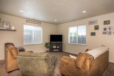 Hemlock Way NW 2558 Web (7 of 34)