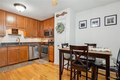 Kitchen featuring stainless steel appliances, a si