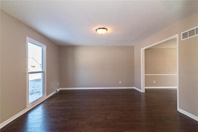 10435 Haskins St, Lenexa, KS 66215 - photo 3