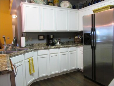 Another view of the beautiful kitchen w/brand new dishwasher.
