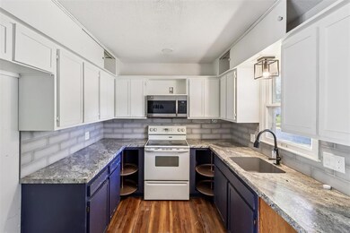 306 E 20th St N, Newton, IA 50208 - photo 7